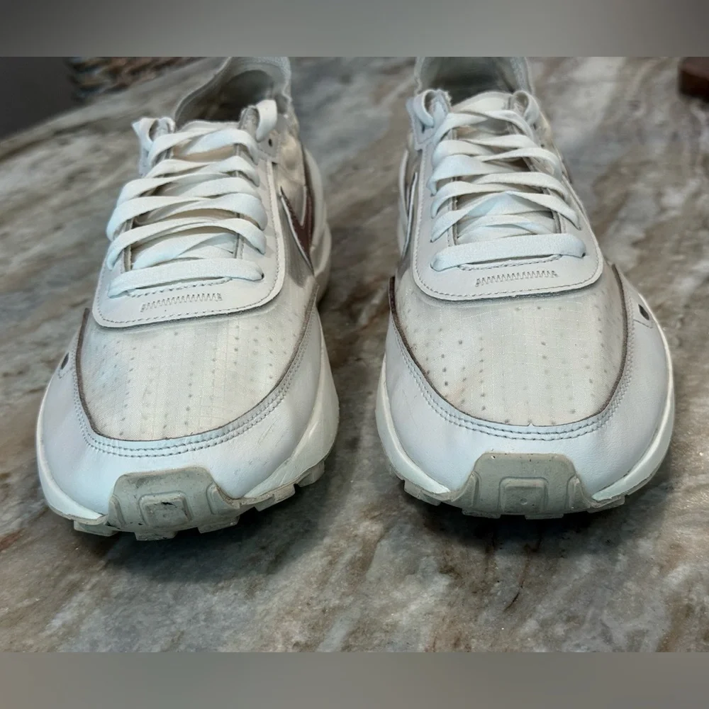 Women’s NIKE Waffle One sneakers- summit white/infinite lilac. Size 11 - Picture 7 of 12